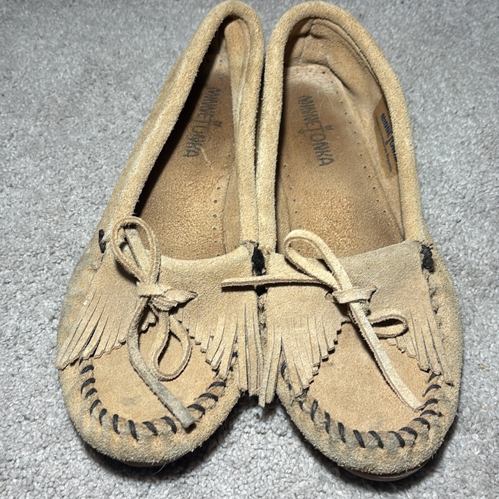 Minnetonka Tan Moccasins woman’s 7.5 kilty suede Fringe and Whipstitch slippers - Picture 2 of 8